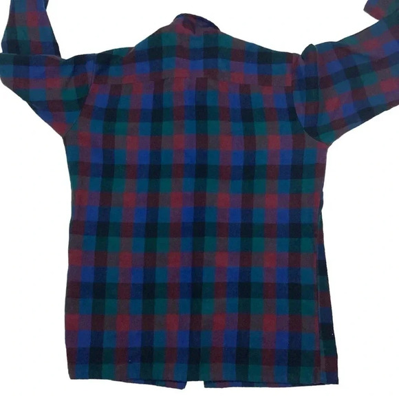 Vintage 70s/80s Van Heusen plaid button front flannel - Picture 2 of 4